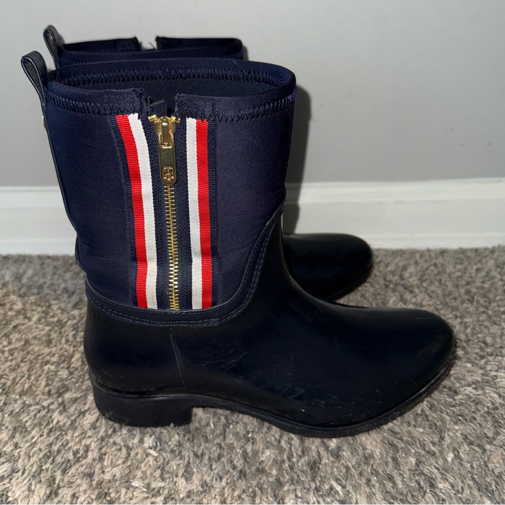 Tommy Hilfiger rain boots size 9